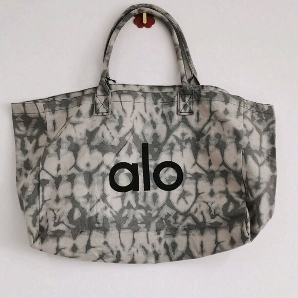ALO Yoga Handbags - Alo Yoga Large Gray Canvas Gym Bag Travel Training Carry-On